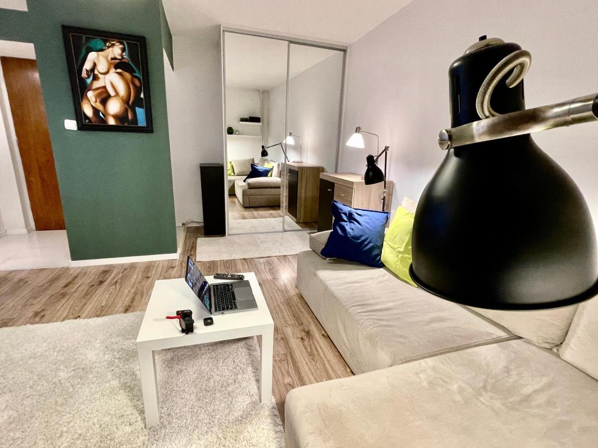 Holiday Metro Fast Wifi Tv'70 Netflix Hbo Appletv وارسو المظهر الخارجي الصورة